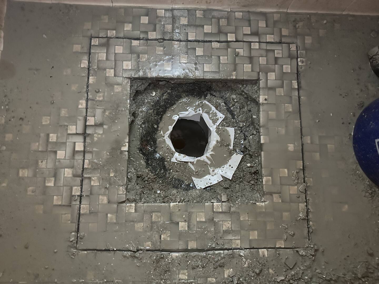 Enlarged perimeter cut