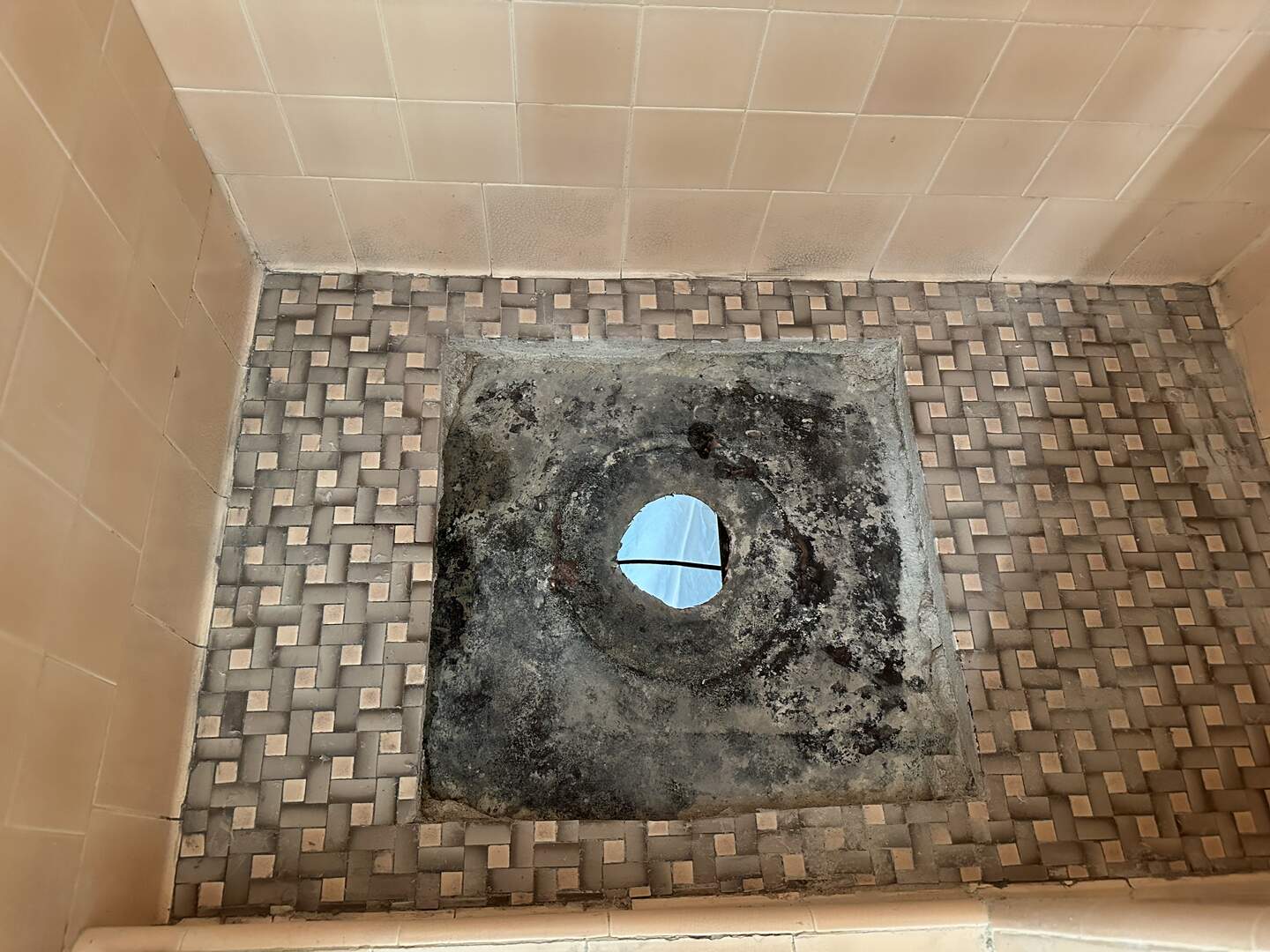 Exposed shower pan